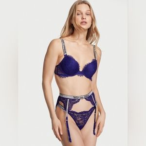 VICTORIA'S SECRET VERY SEXY Shine Strap Lace Brazilian Panty